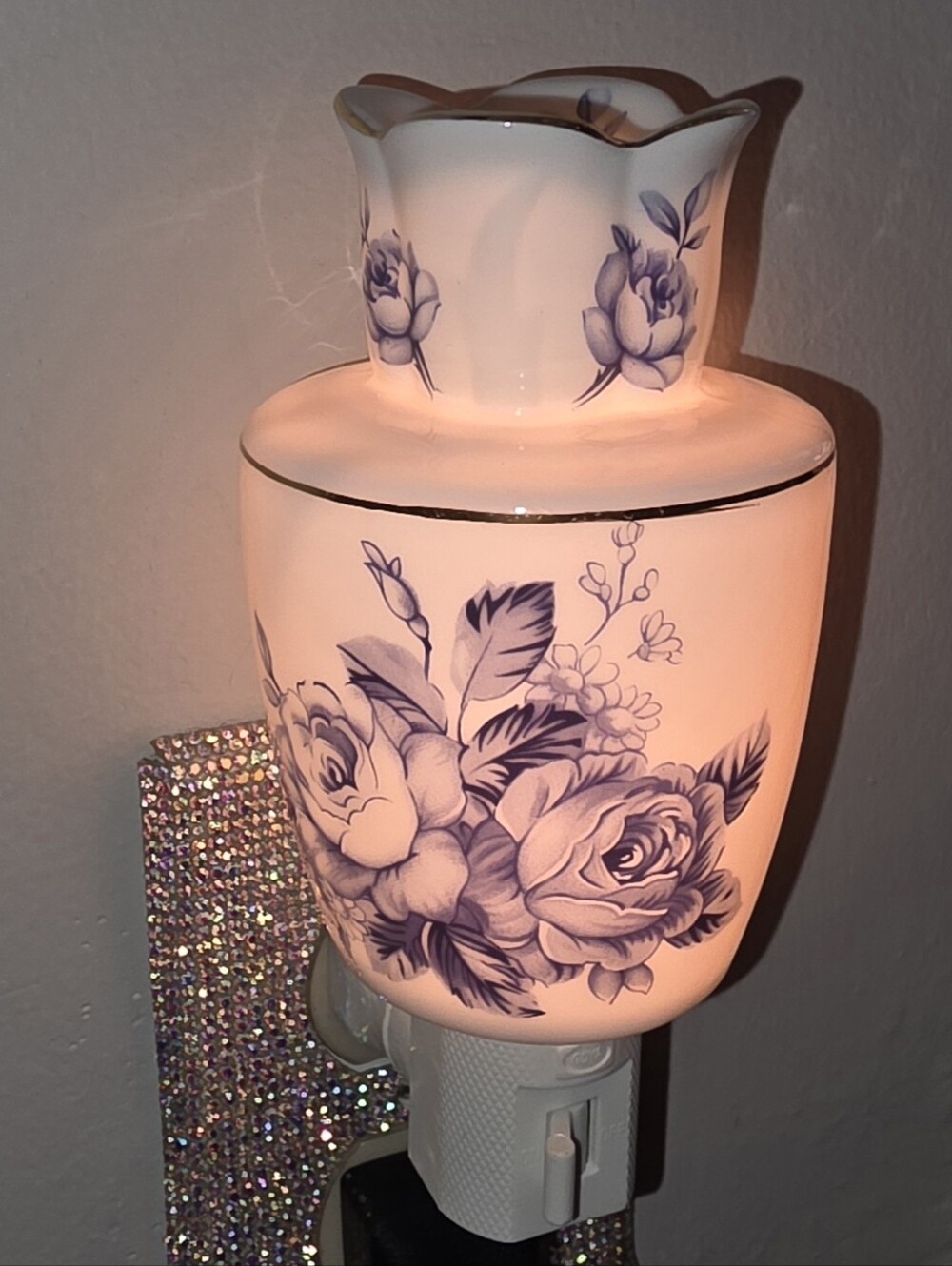 Porcelain Floral Plug-In Scent Warmer Night Light in Blue and White